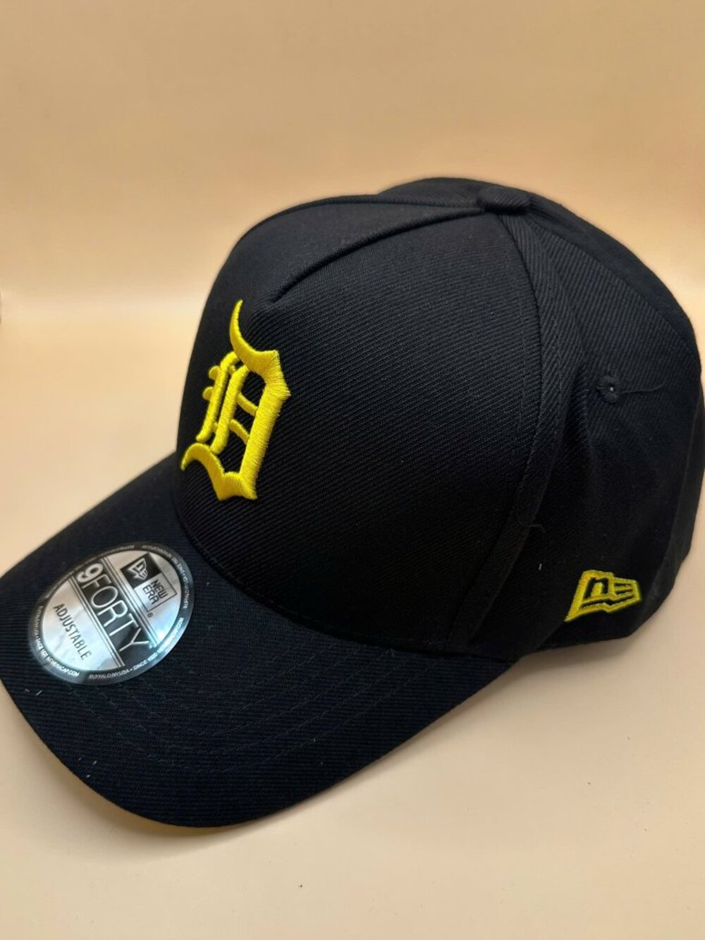 NWT New Era Detroit Tigers 9FORTY Adjustable Black Yellow Baseball Cap Hat OSFA - Picture 2 of 4